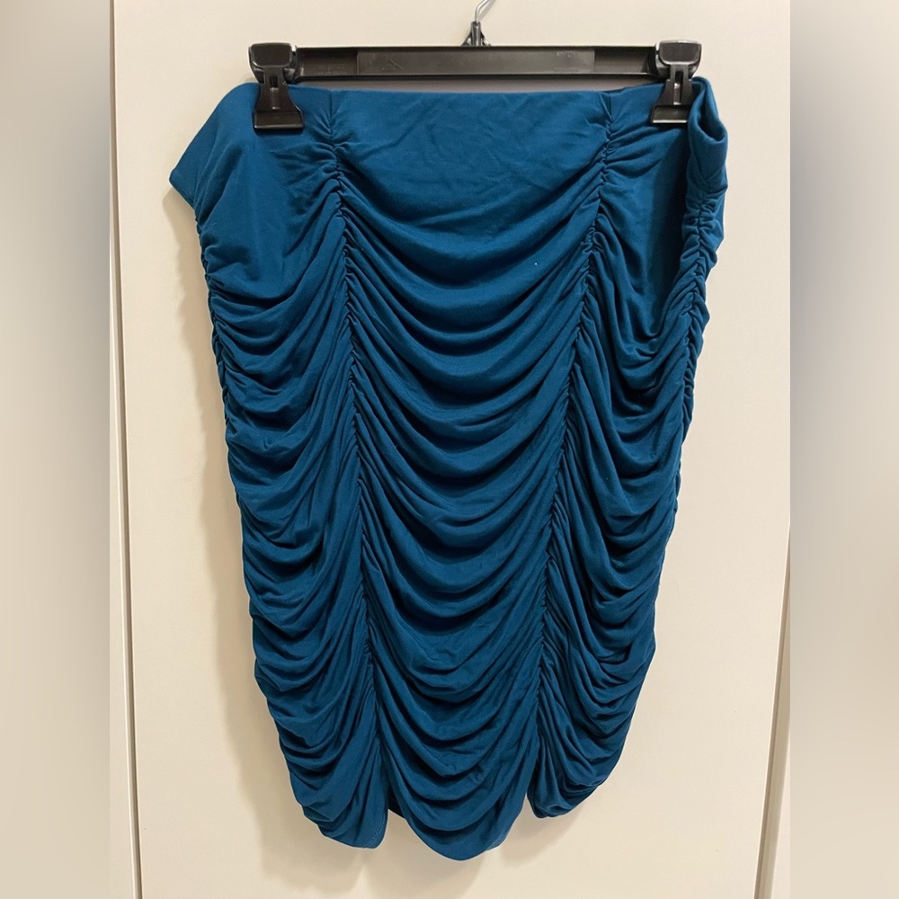 Never worn, super soft material